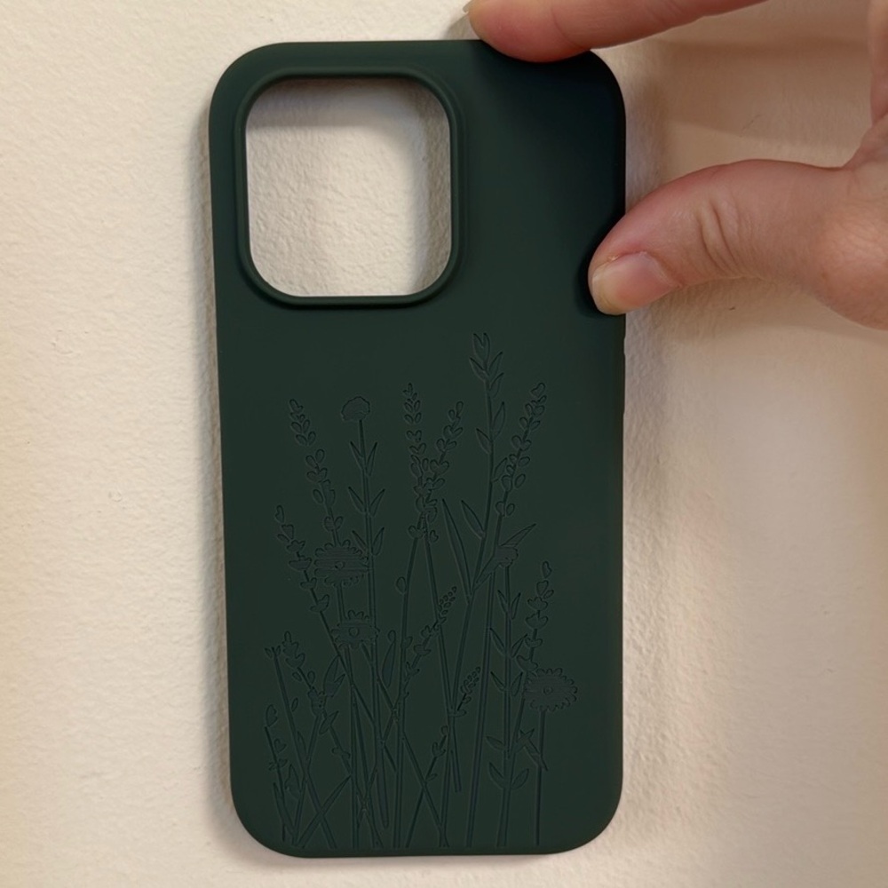 Brand new silicone iPhone 15 Pro case with beautiful plant design - Picture 2 of 6